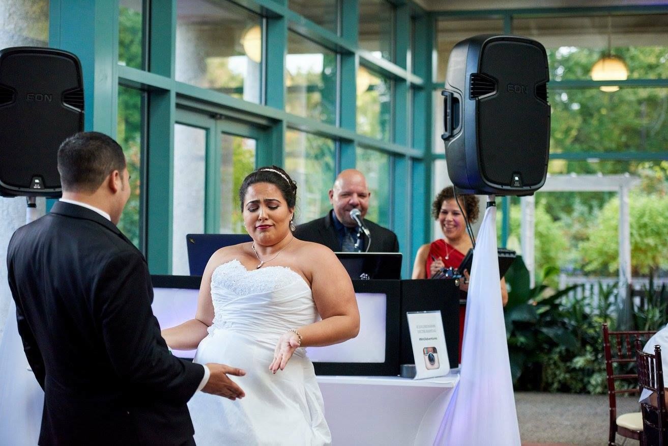 40590799 10157779184090760 8600156614164480 o A bride and groom dancing in front of a DJ from Virginia.